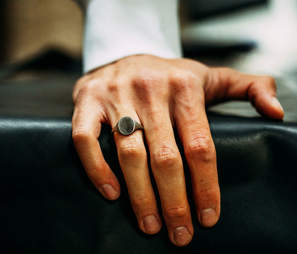 signet ring shade