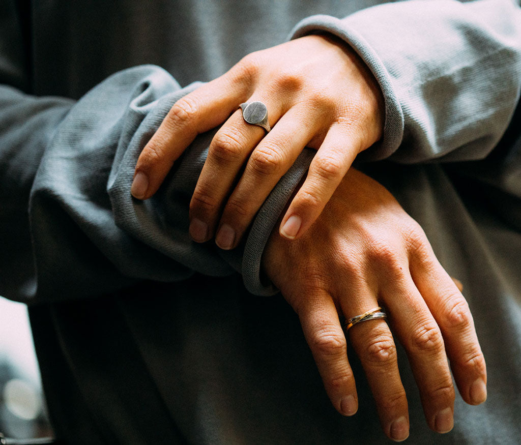 signet ring shade