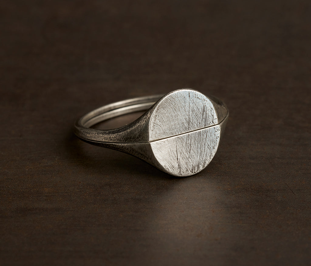 signet ring unity