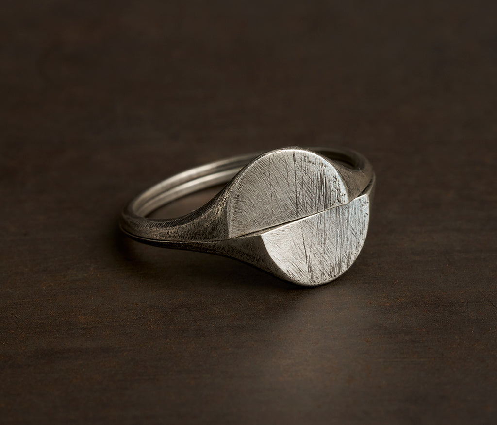 signet ring unity