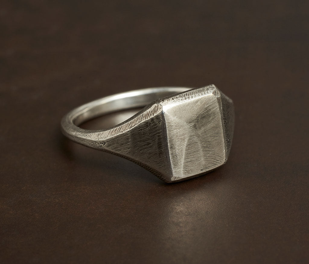 signet ring sculpture