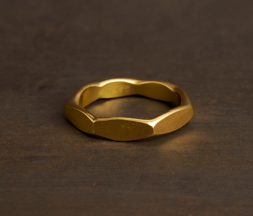 ring classic round facets gold