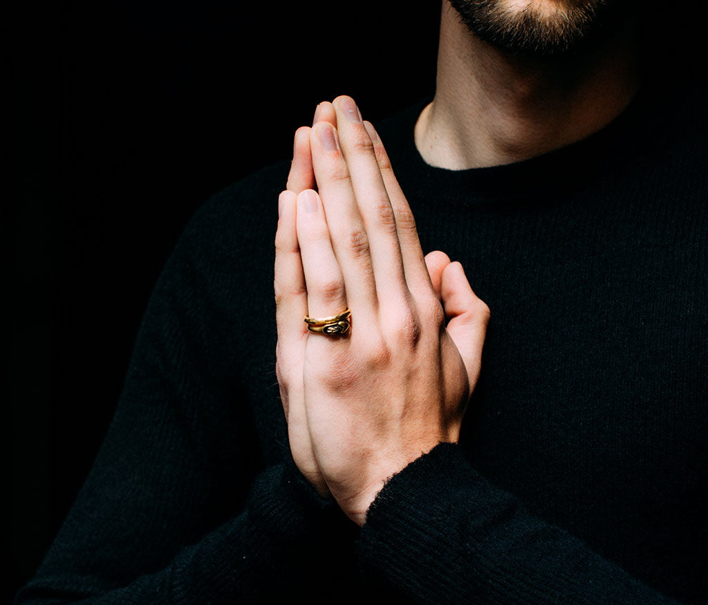 ring symbol heart gold