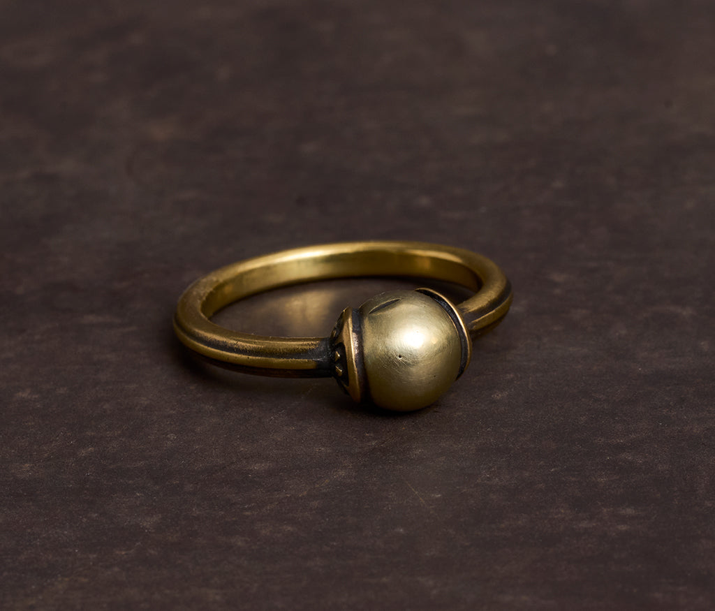 ring symbol pearl gold