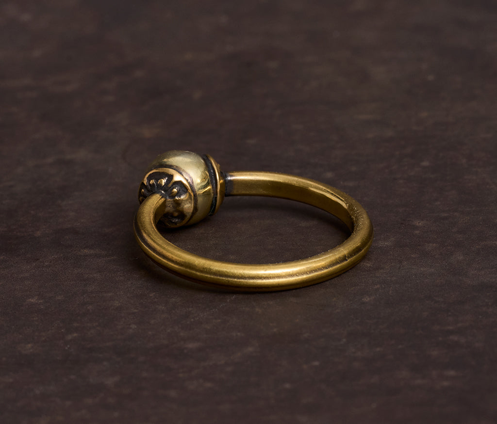 ring symbol pearl gold