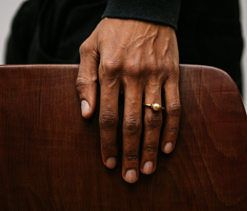 ring symbol pearl gold