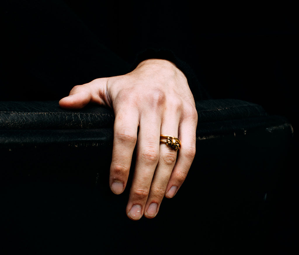 ring symbol skull gold