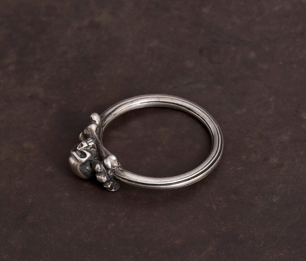 ring symbol skull