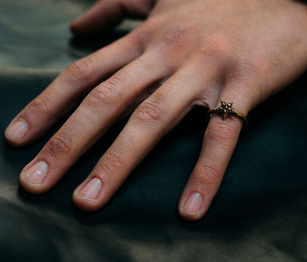 ring symbol star gold