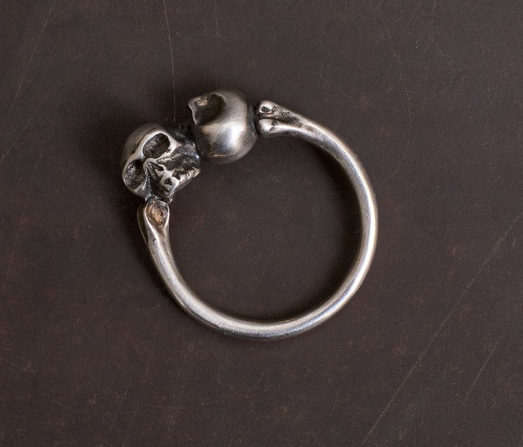 ring two skulls