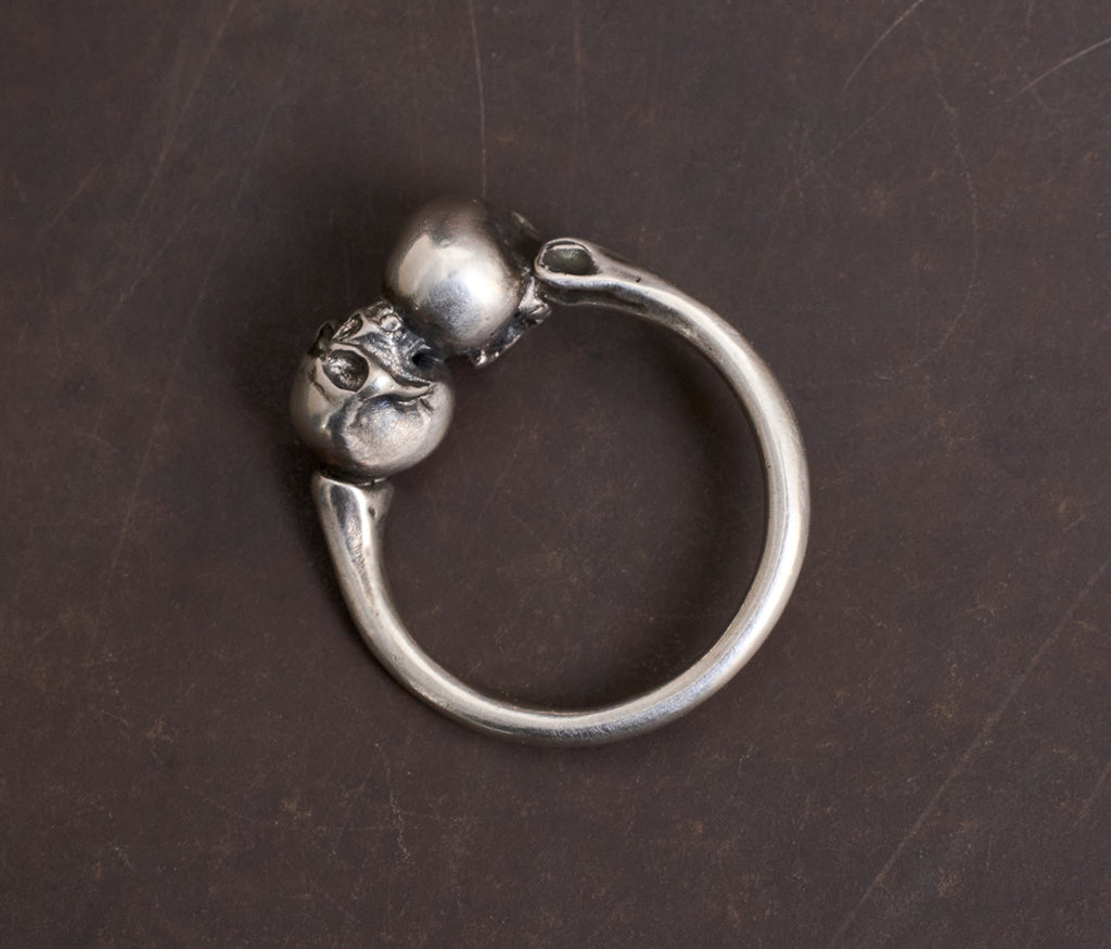 ring two skulls