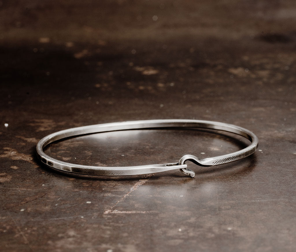 bangle side hook tool traces