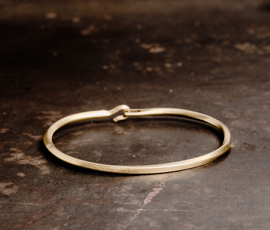bangle side hook twisted gold