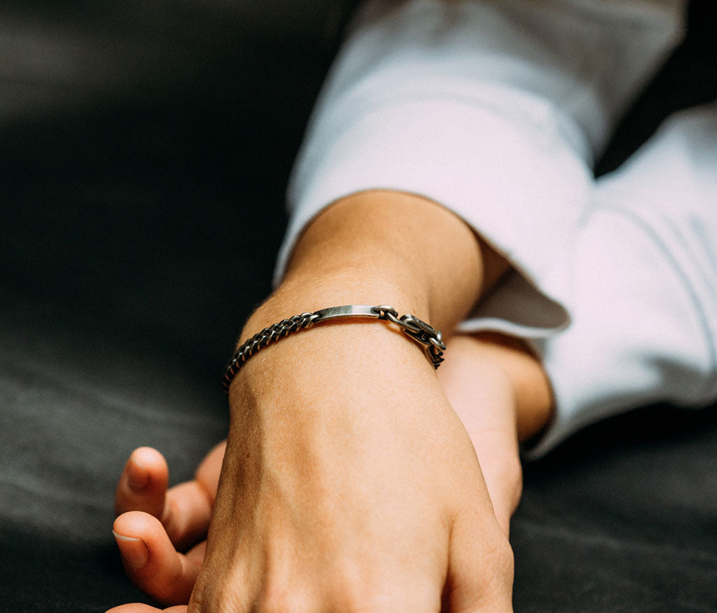 fine bracelet tag closure