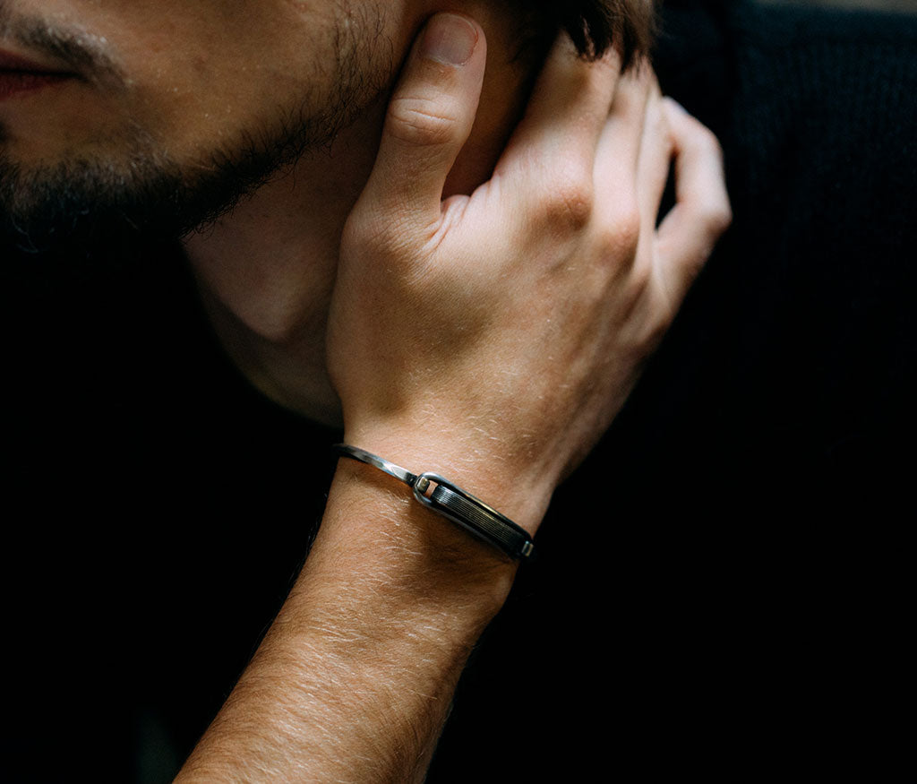 bracelet closure lines