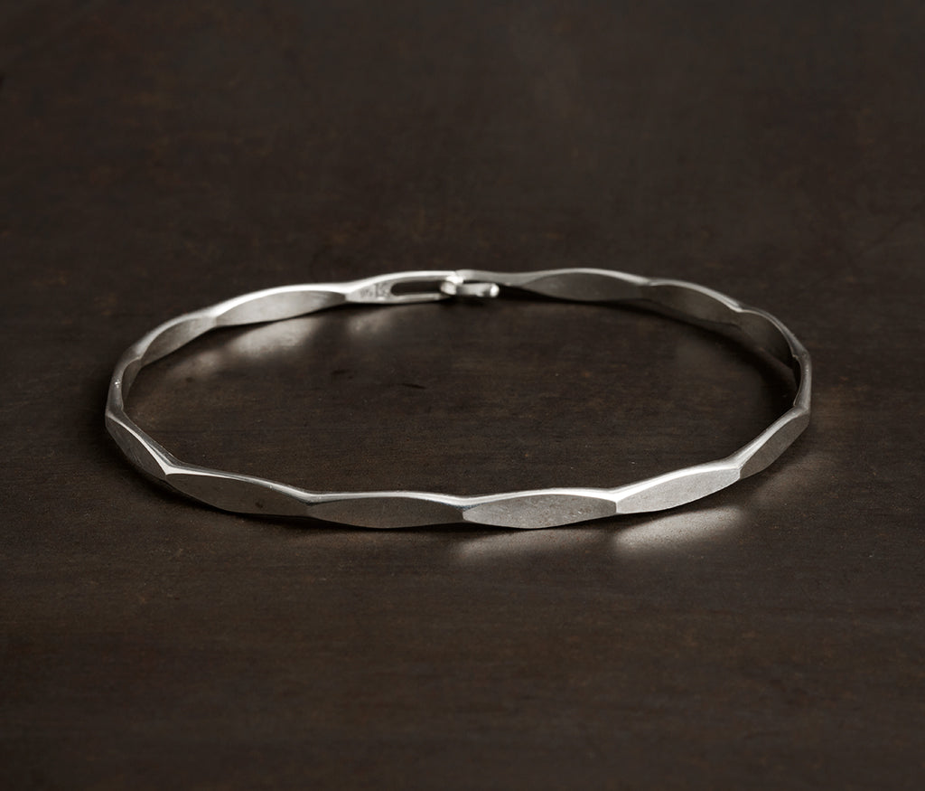 bangle hook facets