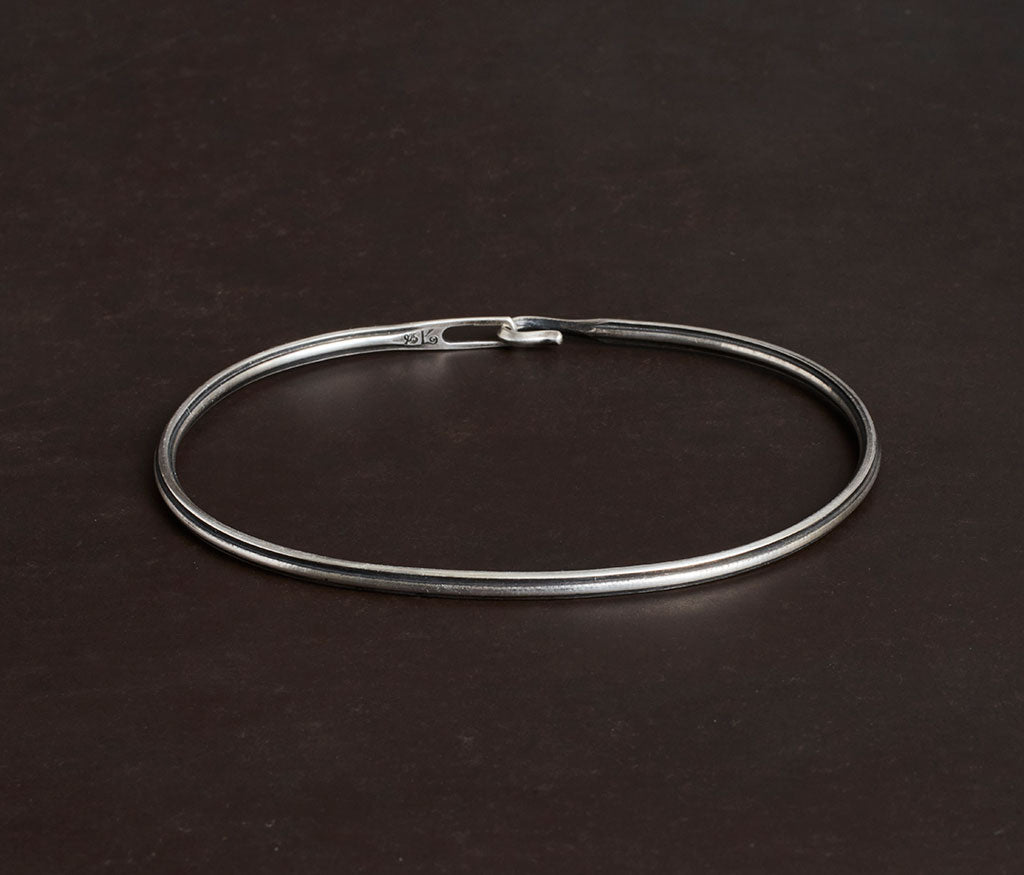 bangle hook track