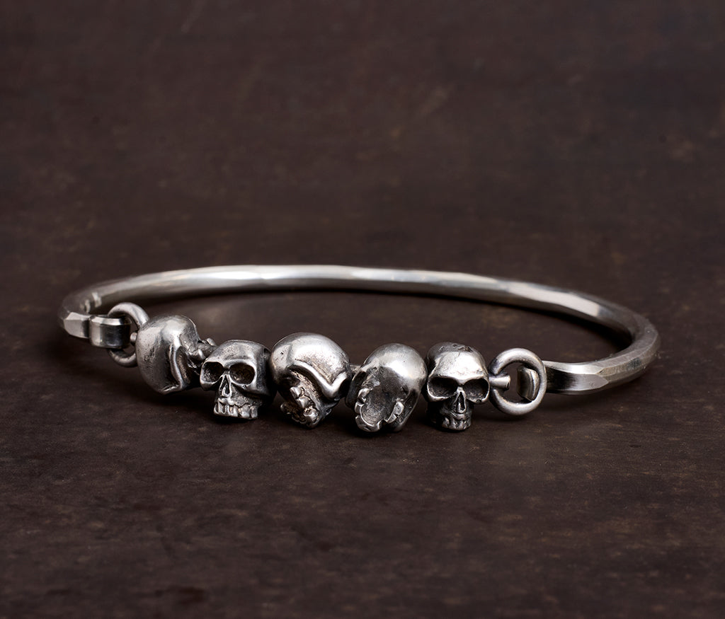 bracelet closure skulls