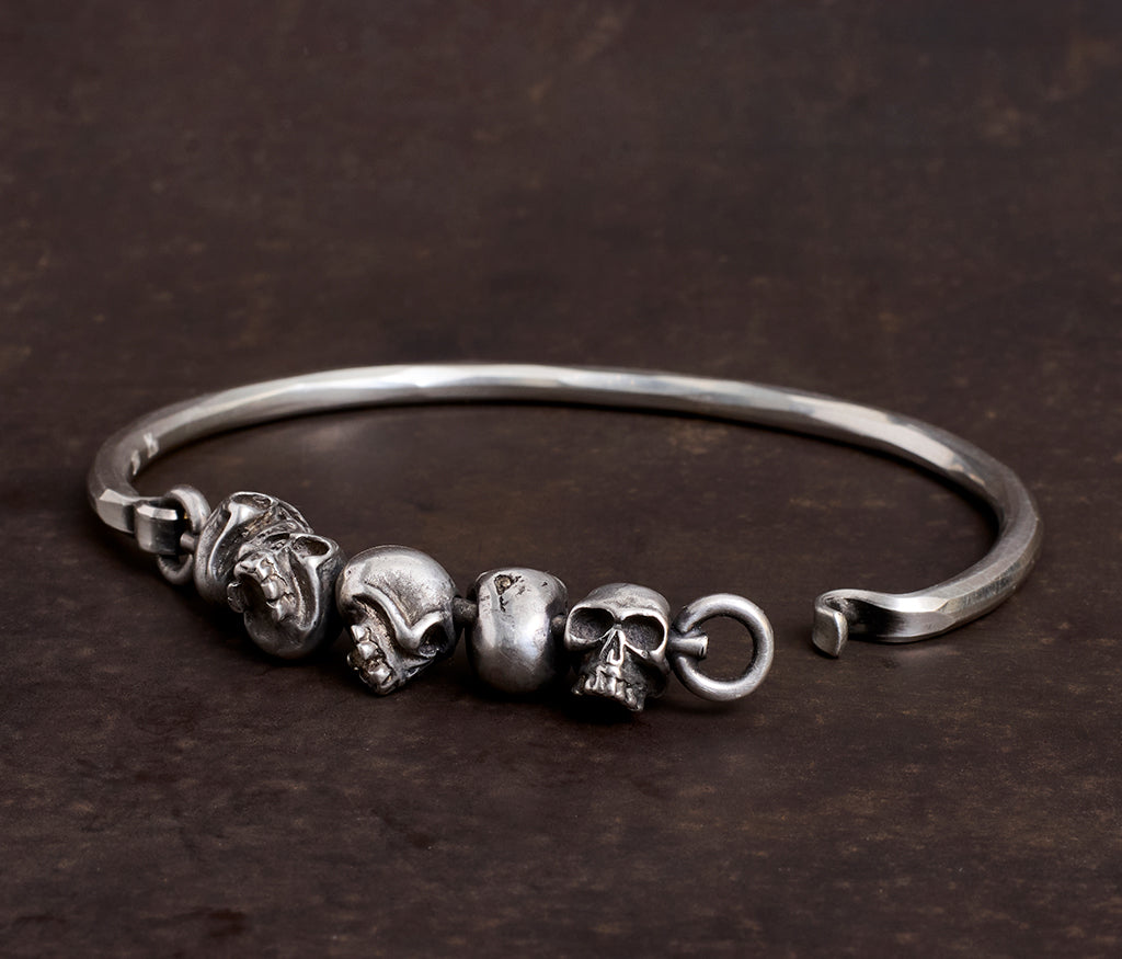 bracelet closure skulls