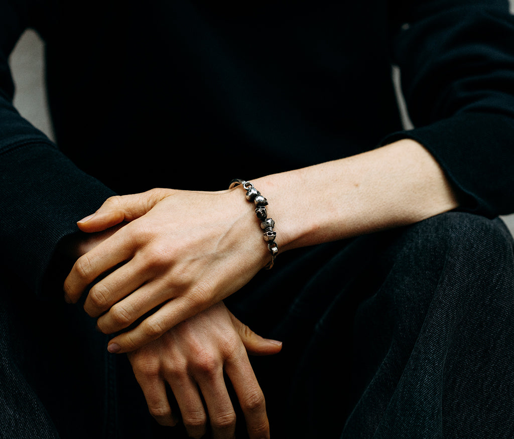 bracelet closure skulls