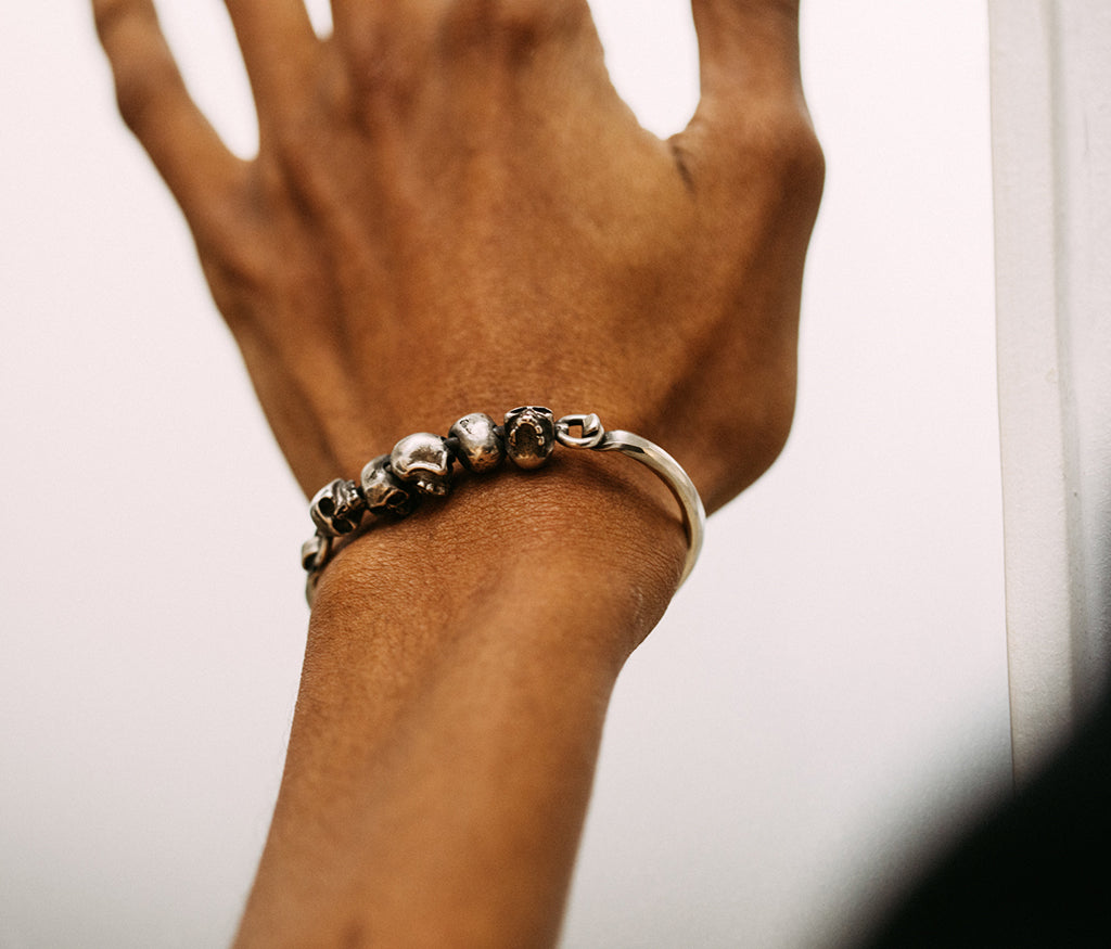 bracelet closure skulls