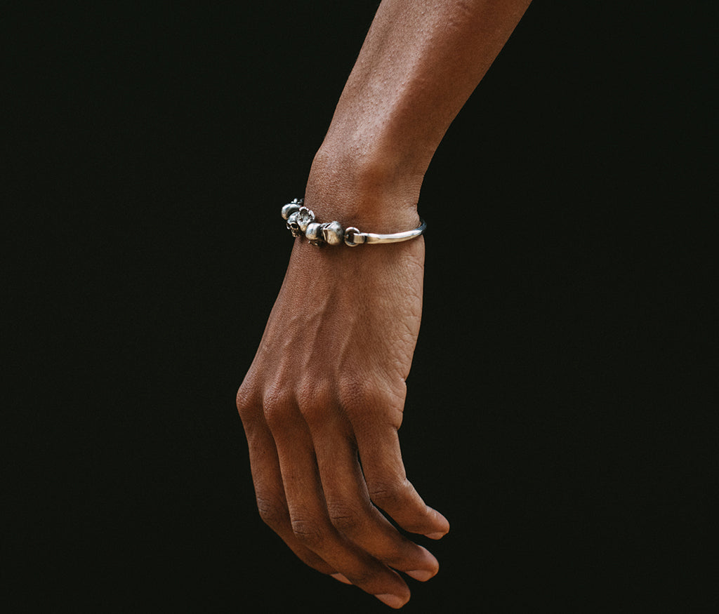 bracelet closure skulls