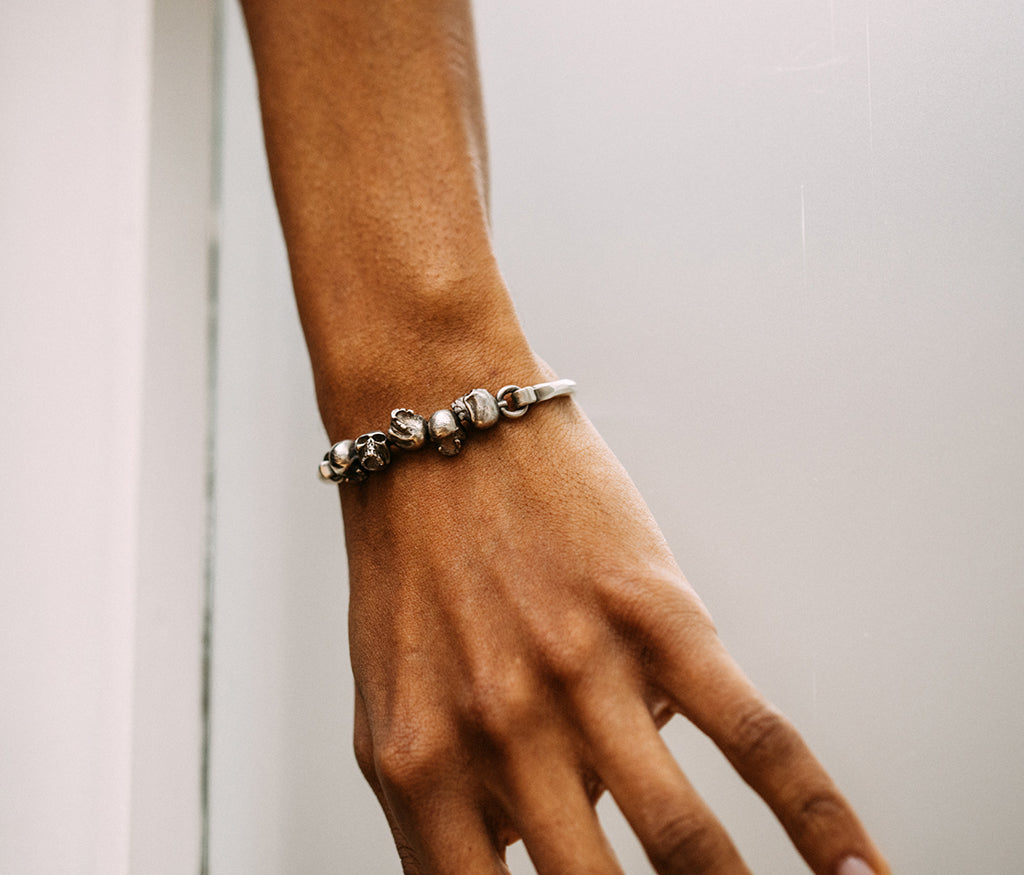 bracelet closure skulls