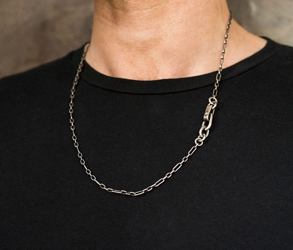 necklace squeezed