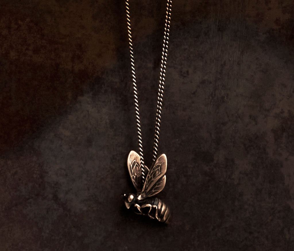 fine chain bee gold