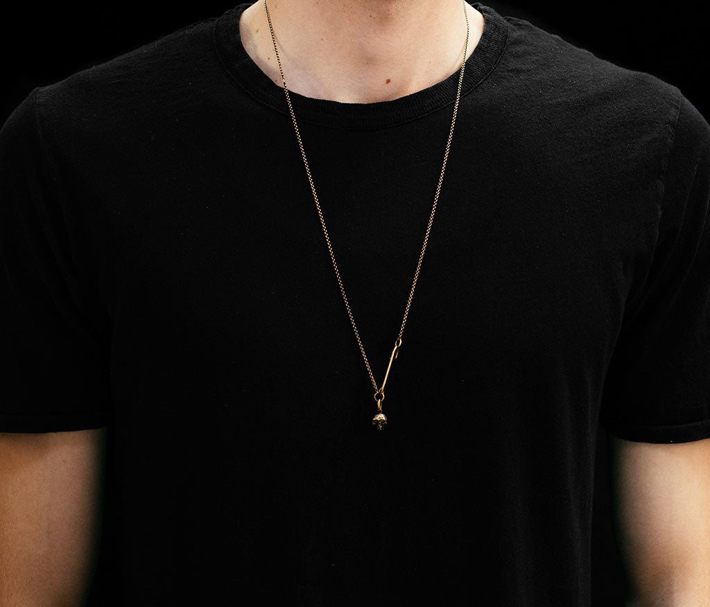 fine chain safety pin+skull gold
