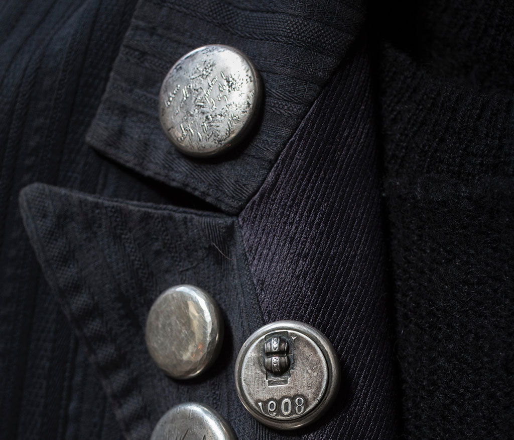 badge lyric traces
