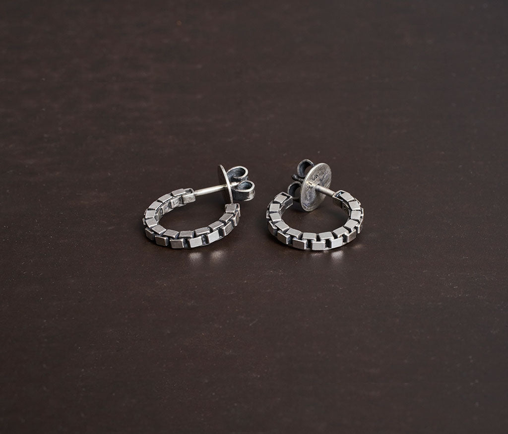hoop studs fine box chain