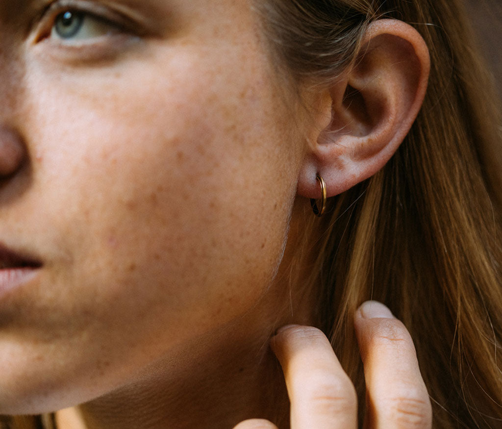 hoop studs fine track gold