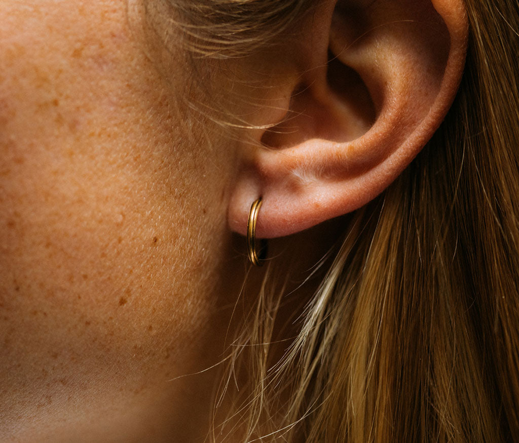 hoop studs fine track gold