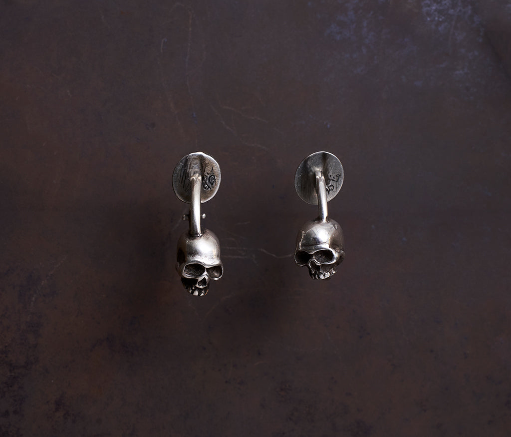 hoop studs skull