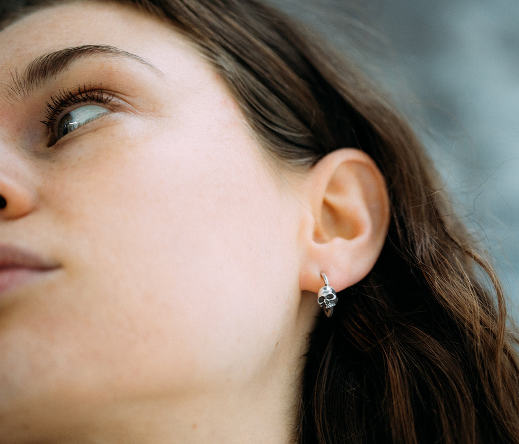 hoop studs skull