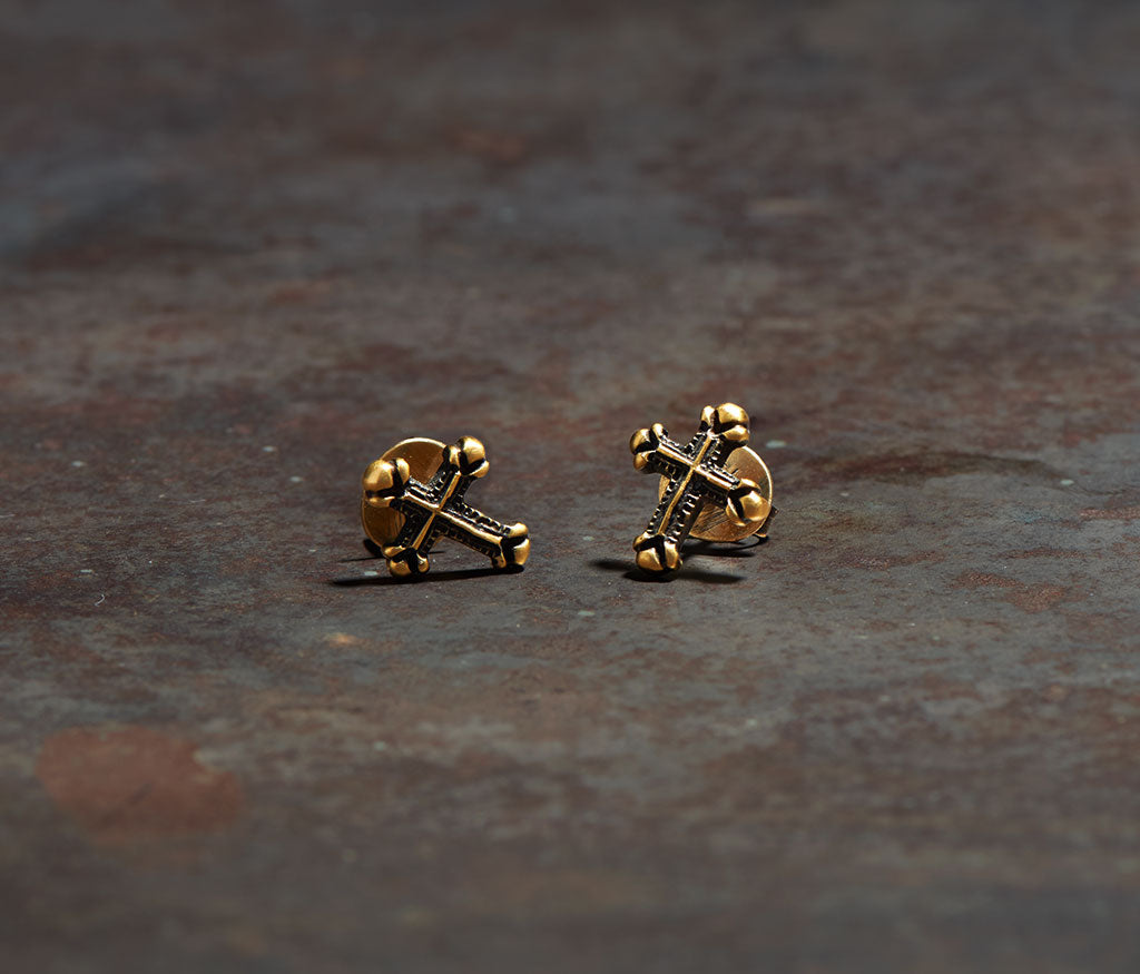 studs cross gold