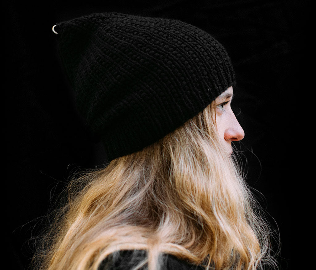 cap field - ring hammered black