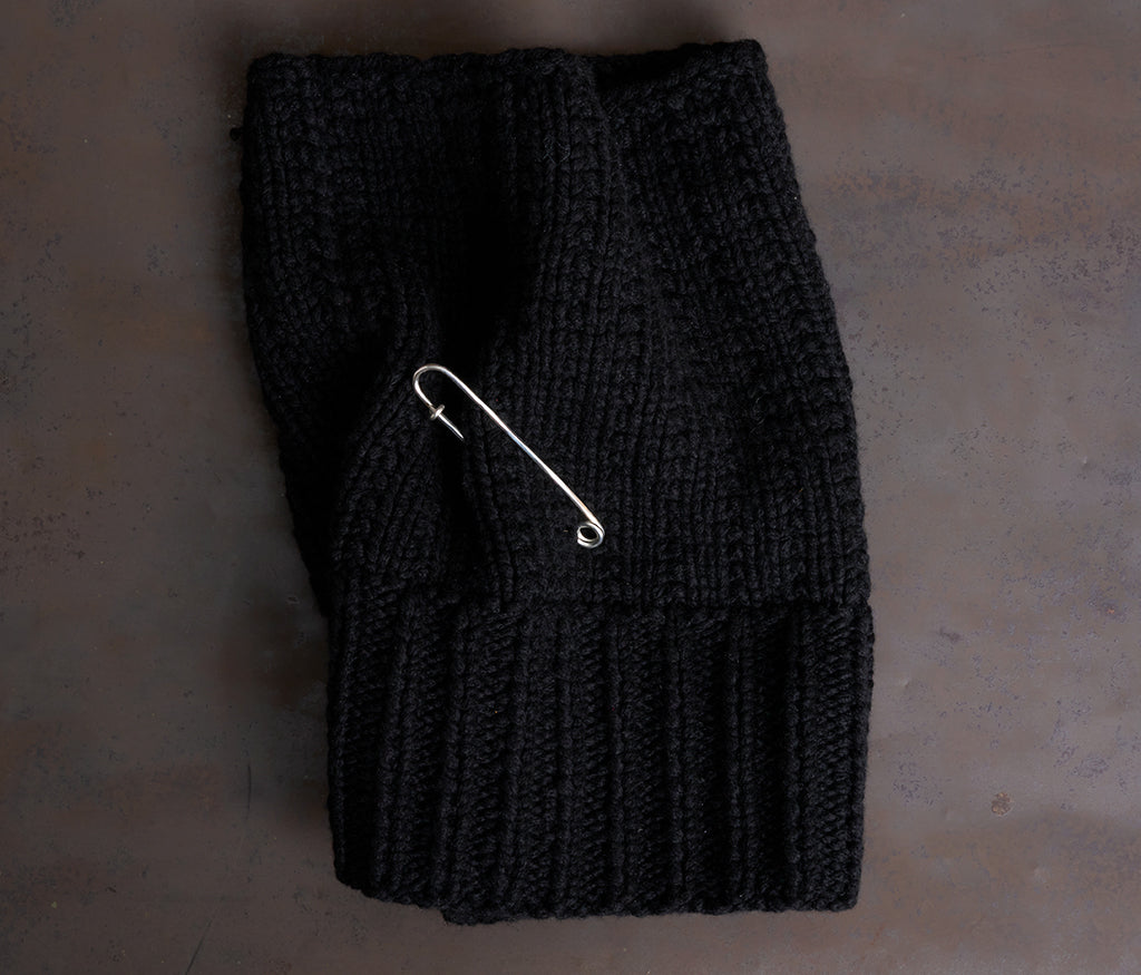 cap tube line - safety pin black