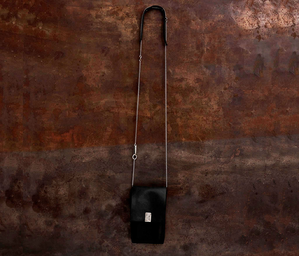 phone purse tool traces