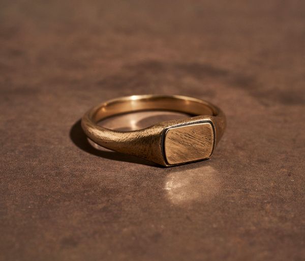 ring symbol signet gold