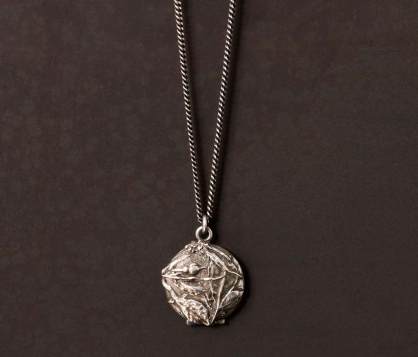 necklace medallion rosebud