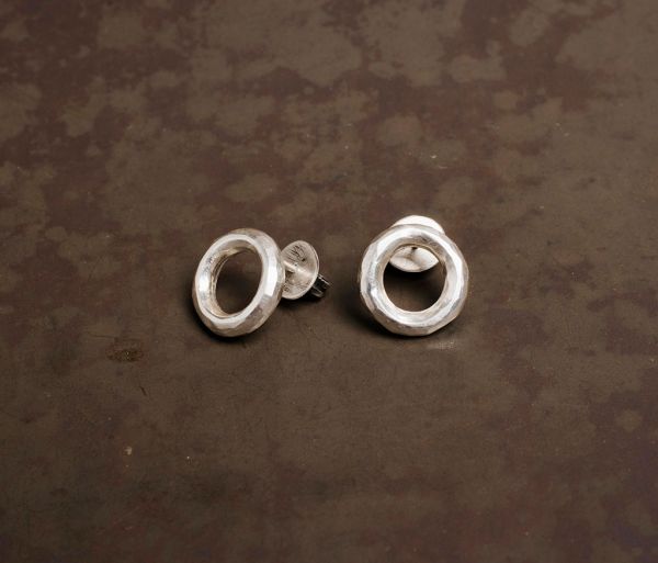 studs ring hammered