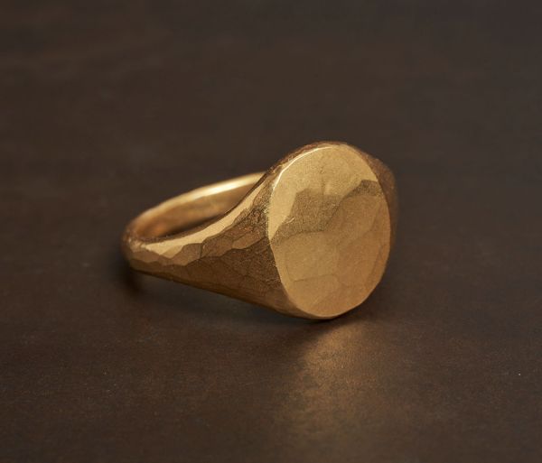 signet ring classic hammered gold