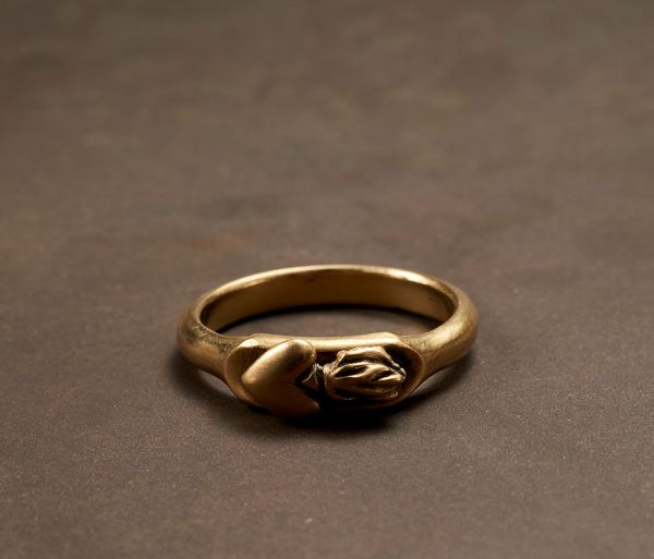 ring symbol heart gold